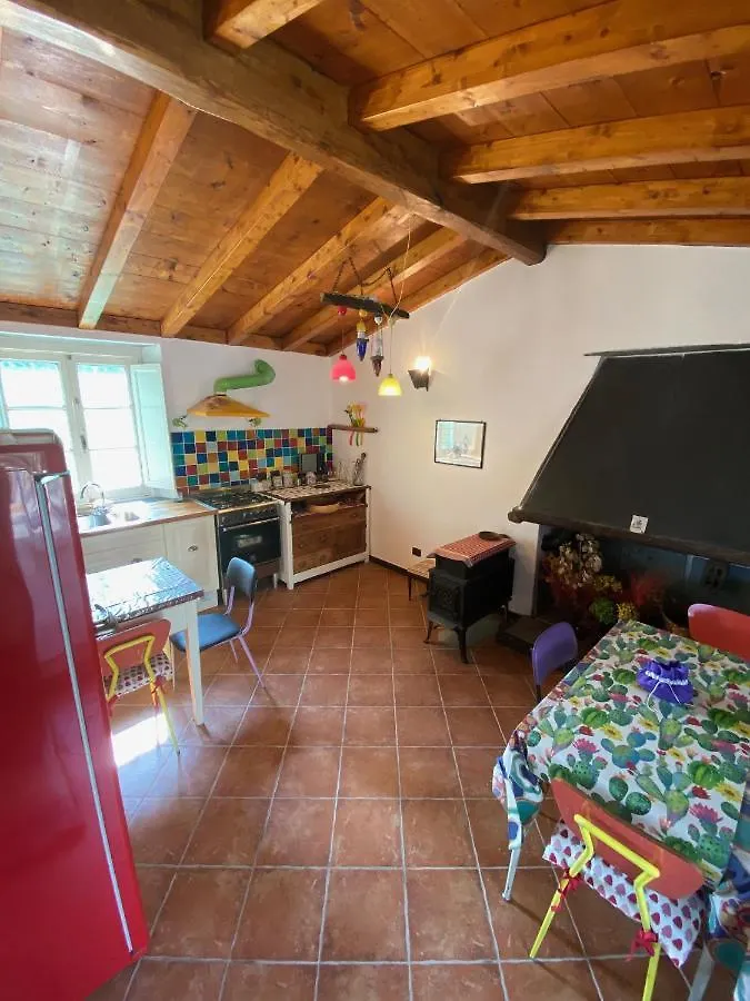 CogornoGreen House With Sea View别墅 度假居 Cogorno